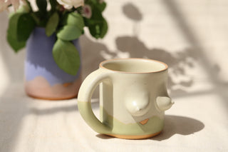 Tata Mug in Vanilla Bean and Fava Y