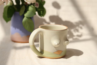 Tata Mug in Vanilla Bean and Fava Z