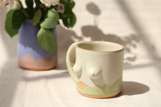 Tata Mug in Vanilla Bean and Fava Z