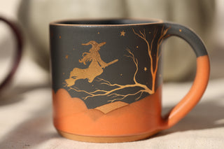 Halloween 18 oz Mug 013 'Witch on a Broomstick'