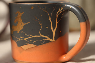 Halloween 18 oz Mug 013 'Witch on a Broomstick'