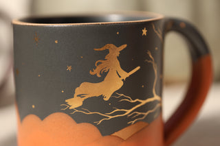 Halloween 18 oz Mug 013 'Witch on a Broomstick'