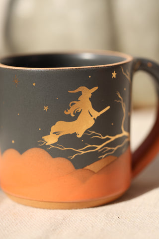 Halloween 18 oz Mug 013 'Witch on a Broomstick'