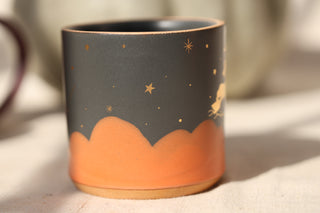 Halloween 18 oz Mug 013 'Witch on a Broomstick'